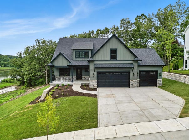 908 Mary Ellen Drive, Crown Point, IN 46307