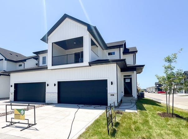 214 NE Doe Pointe Lane, Ankeny, IA 50021