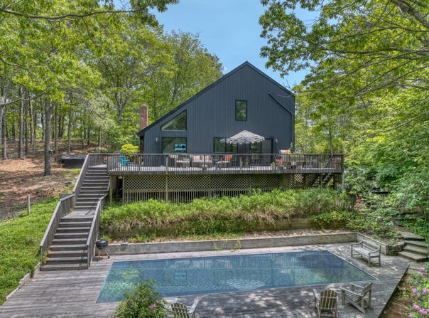 12 DEEP VIEW CT, East Hampton, NY 11937