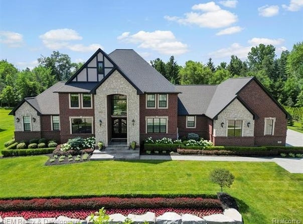 47545 Casa Loma Court, Northville, MI 48167