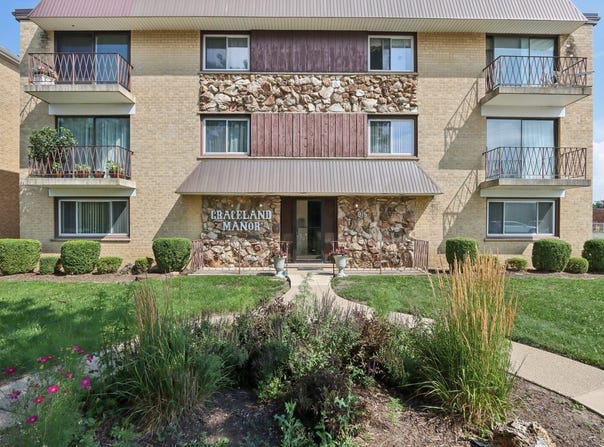 915 Graceland Avenue, Des Plaines, IL 60016