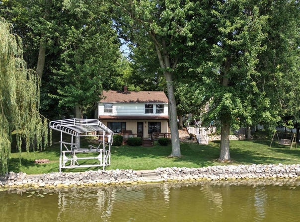 6240 S 085 W Messick Lake, Wolcottville, IN 46795