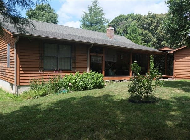 984 750th Road, Centerview, MO 64019