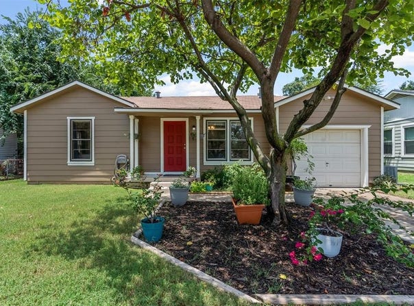 435 Harrison Lane, Hurst, TX 76053
