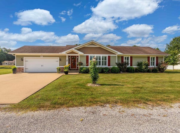 1406 TIMOTHY Lane, West Frankfort, IL 62896