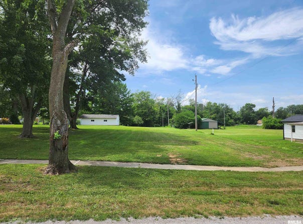 208 W 5TH Street, Ina, IL 62846