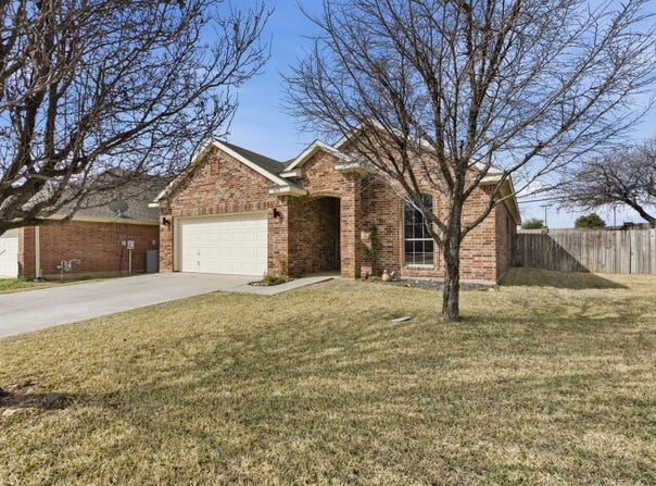 813 Chase Circle, Hurst, TX 76053