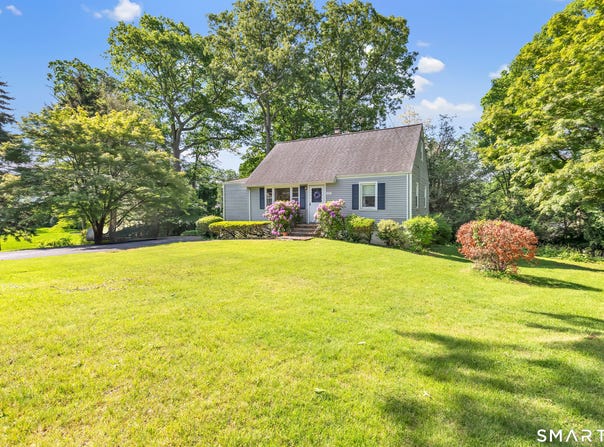36 Romanock Place, Fairfield, CT 06824