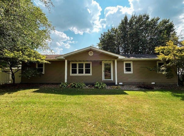 2 Watson Ln, Fairfield, IL 62837