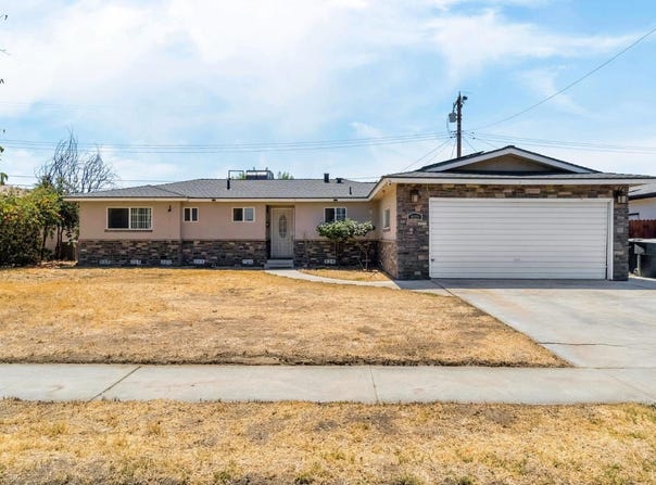 2021 Fairmont Drive, Hanford, CA 93230