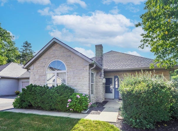 4039 Tannybrooke Lane NW unit: C, Canton, OH 44718