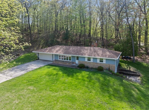 348 SWISS HILL Drive, GREEN BAY, WI 54302-4326