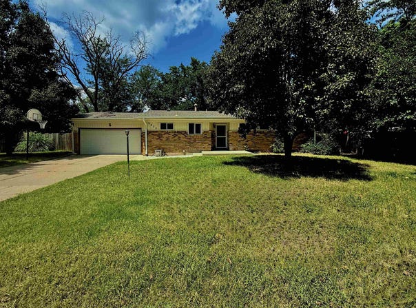 9620 W Tee Ln, Wichita, KS 67212