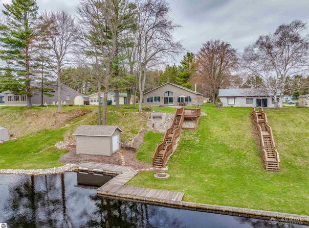 2896 E Lake Drive, Lupton, MI 48635