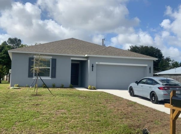 133 S Wakefield Circle, Port Saint Lucie, FL 34953