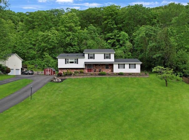 37 Farview Road, Hopewell Junction, NY 12533