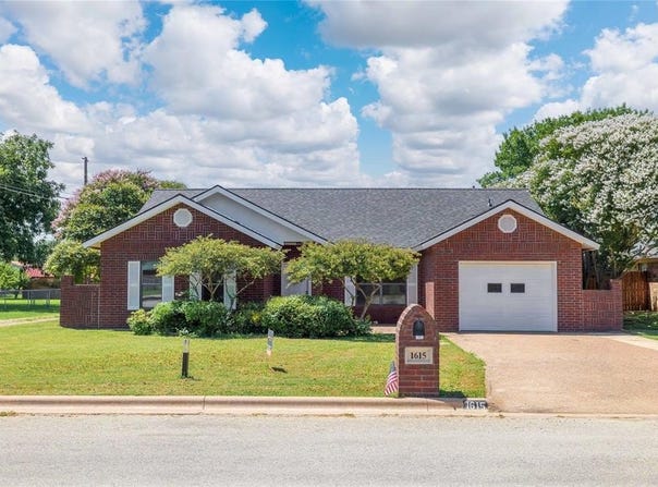 1615 Southgate Drive, Brownwood, TX 76801