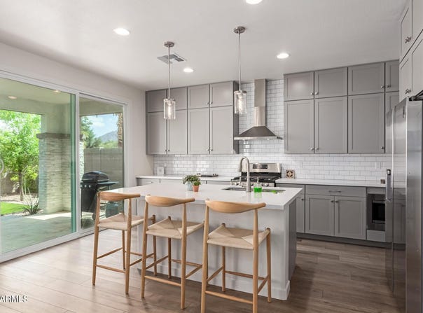 3746 E EARLL Drive, Phoenix, AZ 85018