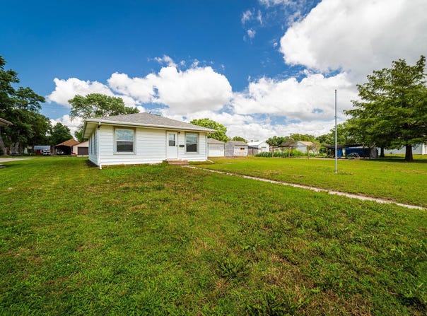 513 Baldwin St, Clyde, KS 66938