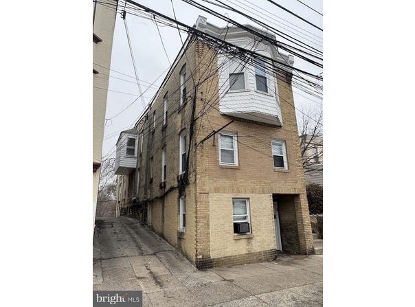 131 S MACDADE Boulevard, DARBY, PA 19023
