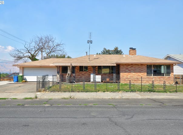 601 E 12TH ST, The Dalles, OR 97058