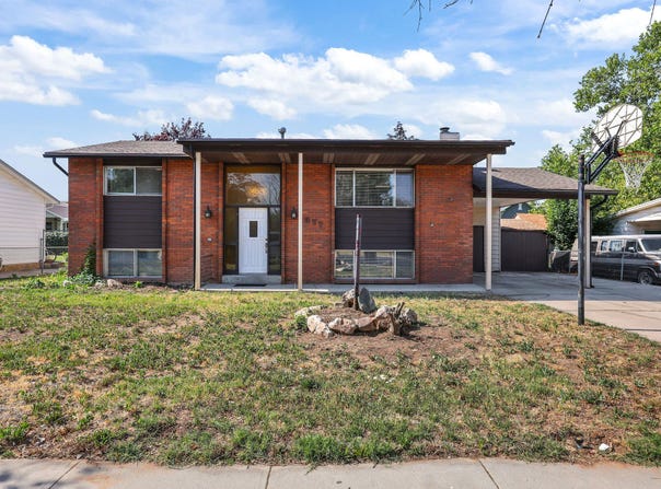 1377 W 2600 N, Clinton, UT 84015