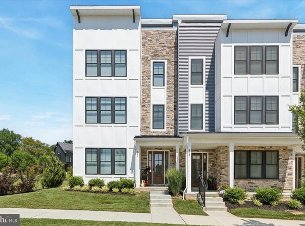 301 W SQUIRE DRIVE, NEWTOWN SQUARE, PA 19073