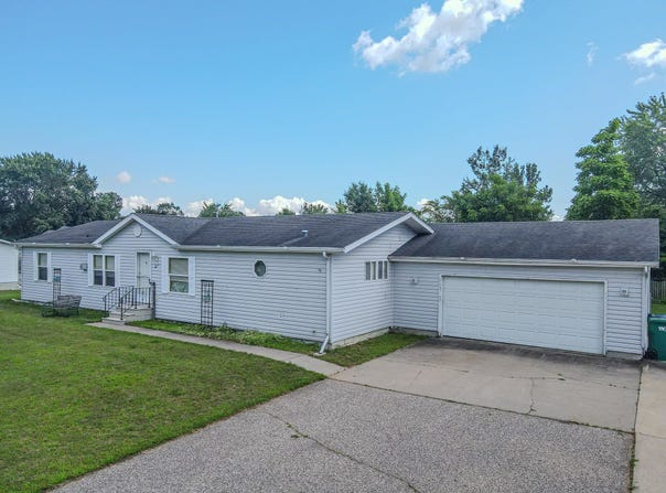 383 W BUEHLER AVENUE, Nekoosa, WI 54457-1364