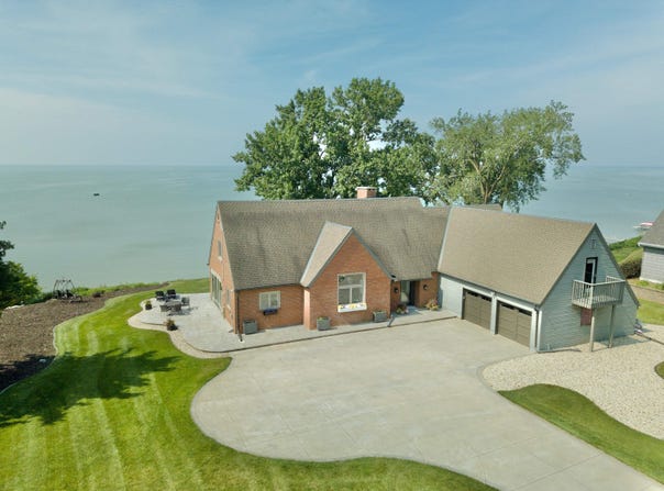 N8323 NORTH SHORE Road, MENASHA, WI 54952