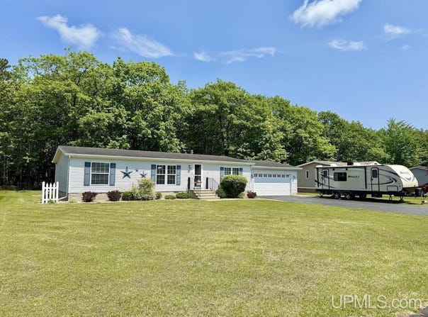 2600 S Hill, Gladstone, MI 49837