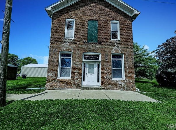 607 Main Street, Keyesport, IL 62253