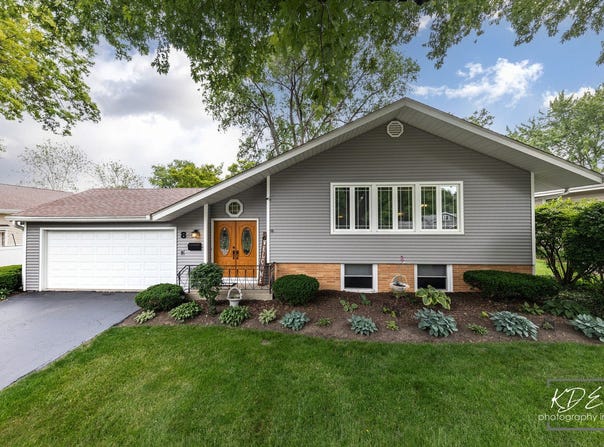 8 E Gartner Road, Naperville, IL 60540