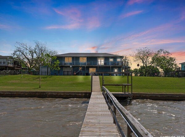 186 Trout, Palacios, TX 77465