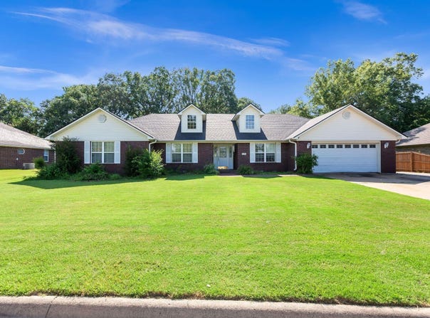 300 Cherokee Lane, Clarksville, AR 72830