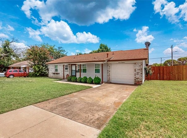 700 E Mission Street, Crowley, TX 76036