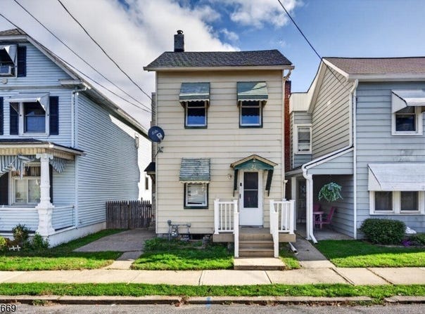 21 Henderson St, Phillipsburg Town, NJ 08865-2504