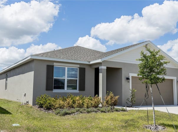 661 CROWN ROSE Drive, EAGLE LAKE, FL 33839