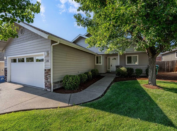 126 SE Aztec Court, Grants Pass, OR 97527