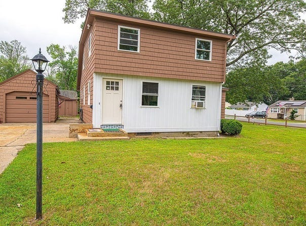 29 Crystal St, Lowell, MA 01852