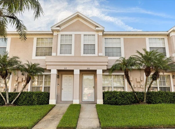 310 KENSINGTON LAKE CIRCLE, BRANDON, FL 33511