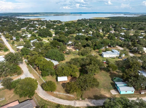 200 Munson, Tow, TX 78672