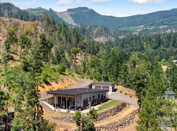 5795 HUBBARD CREEK RD, Umpqua, OR 97486