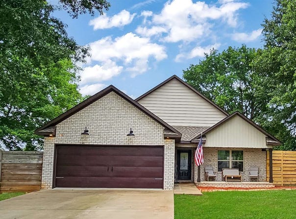 99 Elizabeth St, Muscle Shoals, AL 35661