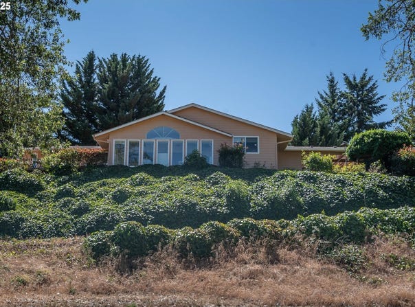 146 AKER DR, Myrtle Creek, OR 97457