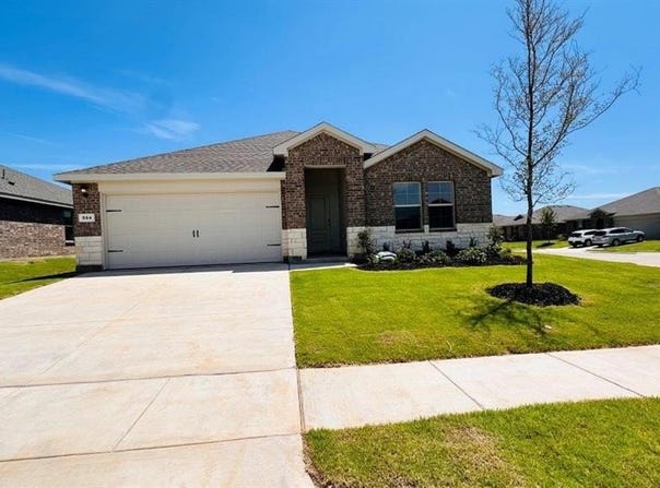 504 CRESTRIDGE Drive N, Cleburne, TX 76033