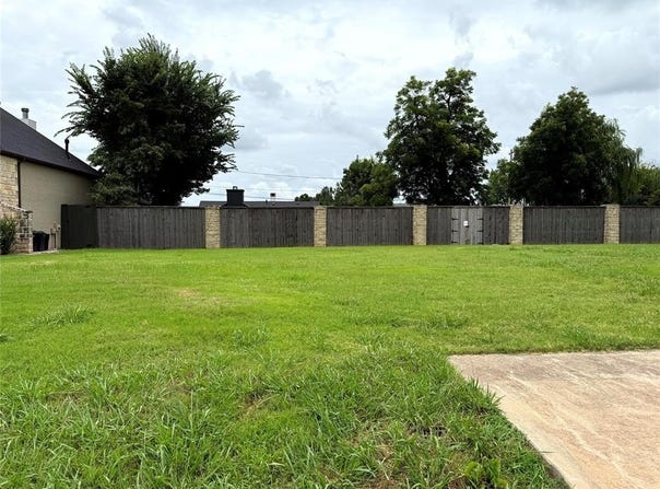 1722 Huntington Avenue, Nichols Hills, OK 73116