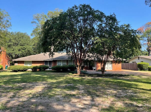 701 Robert E Lee, Greenwood, MS 38930