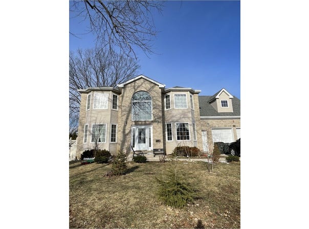 200 W Thacker Street, Hoffman Estates, IL 60169