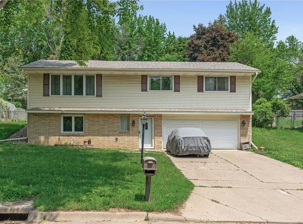 1989 N Park Drive, Saint Paul, MN 55119