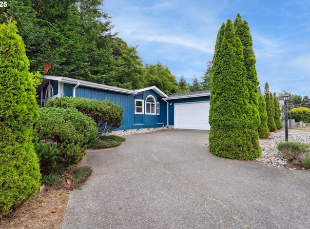 2501 CREEKSIDE LN, North Bend, OR 97459